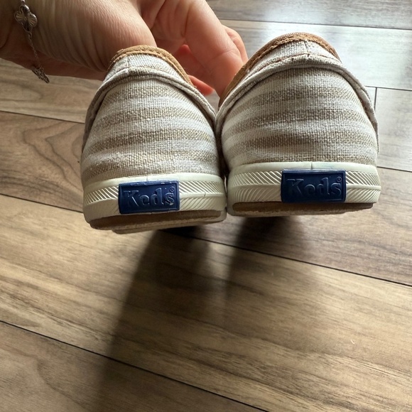 Keds Size 7 | Champion Oxford Stripe Sneakers in Taupe & Cream | Classic Casual - Picture 5 of 6